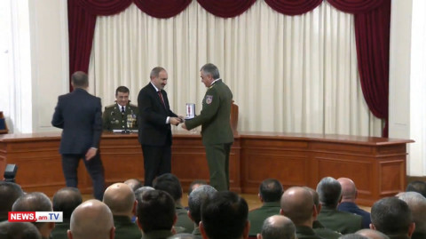 Փաշինյանը պարգեւատրեց ԱԱԾ աշխատողների