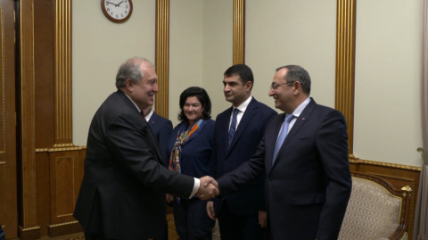 Արմեն Սարգսյանը հանդիպել է ՀՅԴ–ականների հետ