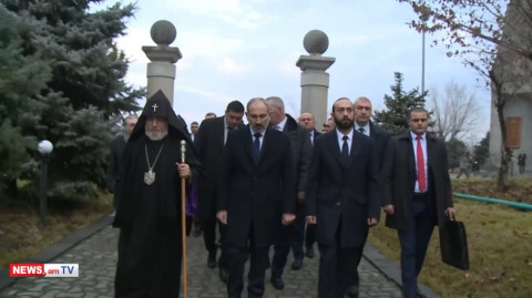 Քաղաքական էլիտան Փաշինյանի գլխավորությամբ «Եռաբլուր» է այցելել