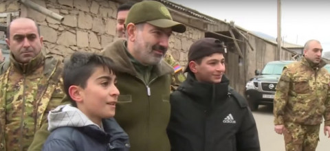 Փաշինյանն ու Աննա Հակոբյանը նվերներ բաժանեցին Կողբի երեխաներին
