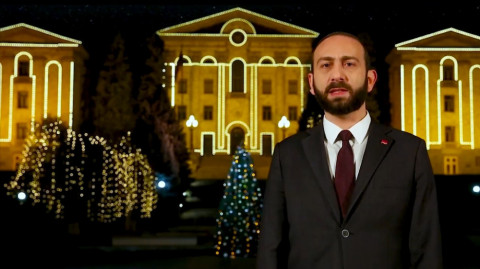 Արարատ Միրզոյանի ամանորյա ուղերձն Ազգային ժողովի բակից