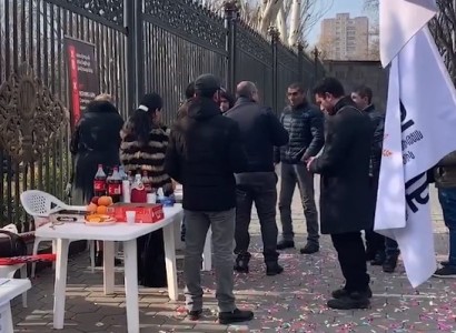 Սա համարում ենք «խրամատ» եւ որոշել ենք այսօր էլ պահել այս սահմանը. «Կամքի» անդամները ԱԺ–ի մոտ են