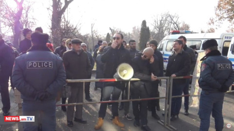 «Կան դատավորներ, որոնք մեծ հաճույքով սրա–նրա պատերի տակ վնգստում են». Քոչարյանի աջակից