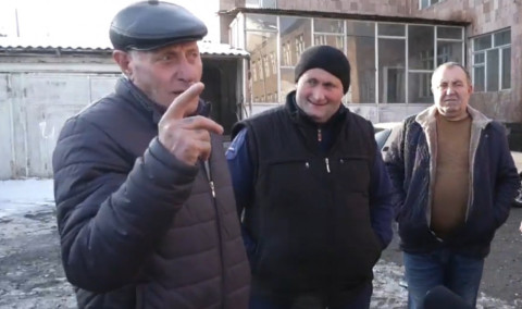 30 թոռ ունեմ, մեկը բեղմնավորվում ա, մյուսը բեղմնավորում ա. եղվարդցիները դեմ են ծննդատունը փակելուն
