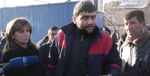 Նիկոլն իր ավտոյով գալո՞ւ ա, եթե կինս ծննդաբերի. եղվարդցիները բողոքում են