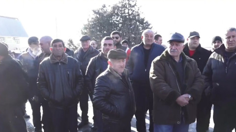 Տանեն Երեւան, որ ծախե՞ն երեխեքին. եղվարդցիները բորբոքված են