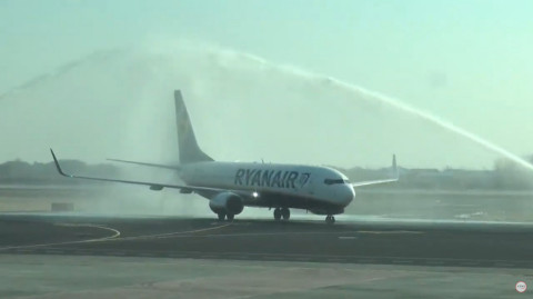 Երեւանում Ryanair–ի օդանավը դիմավորեցին ջրաշիթերով