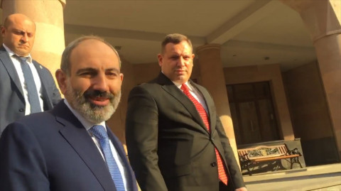 Նիկոլ Փաշինյանը դուրս եկավ Քննչական կոմիտեում հարցաքննությունից