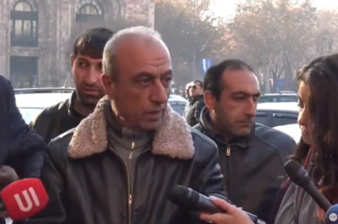 Օրենքը գրողներն իսկի սեփական ախպորից խաբար չեն. տաքսիստները Կառավարության մոտ են