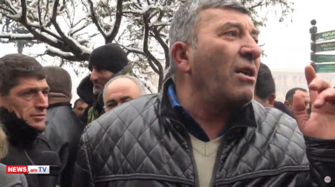 «Կյանքներս կերան, հո պլեն չենք ընկել». ֆերմերները կրկին Կառավարության դիմաց են