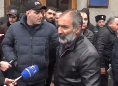 Մասիսի բոյնին պարսիկներին ա, խոզ չեն մորթում, ի՞նչ անենք, մուսուլման դառնա՞նք. գյուղացի