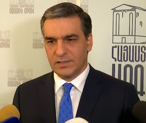 Ադրբեջանցի զինվորը լուսանկարվում էր Քյարամ Սլոյանի գլխատված գլխի հետ. Արման Թաթոյան