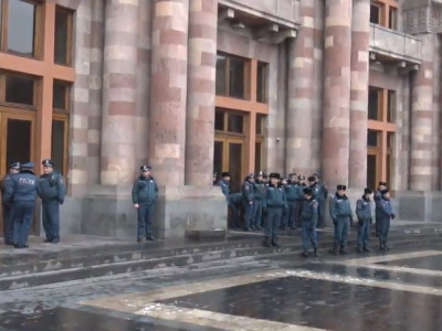 Մսավաճառներն ու անասնապահները կրկին հավաքվել են Կառավարության մոտ