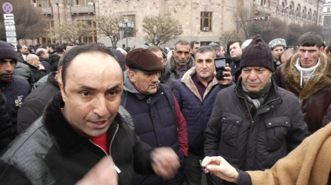 Խելացի գոմը սարքողին կոխում են բանկի տակ, դարձնում հազար տարի չոբան. գյուղացին բորբոքվեց