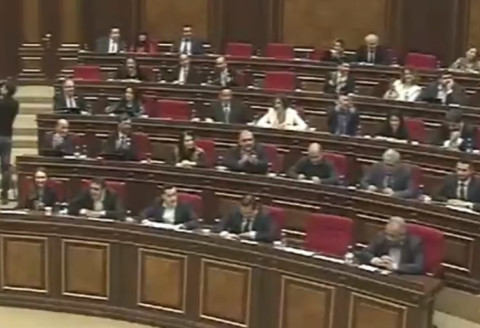 «Իմ քայլի» պատգամավորները ծափահարեցին Անի Սամսոնյանի խոսքի ժամանակ