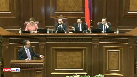 «Դե ի՞նչ անեմ, ըսենց չի լինի...». Արսեն Թորոսյանը դժգոհեց, պատգամավորները սկսեցին ծիծաղել