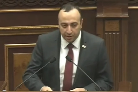 Վերանայեք ձեր վարքագիծը. Կարեն Սիմոնյանը՝ Լենա Նազարյանին