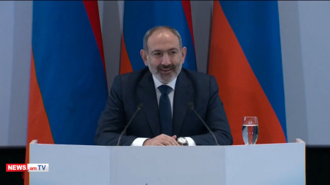 Բարեւն էլ ժամով պիտի տանք. Փաշինյանն ասուլիսը սկսեց կատակով