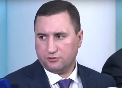 Արցախում վիրավորված զինծառայողի վիճակը շարունակում է ծանր մնալ. ՊՆ