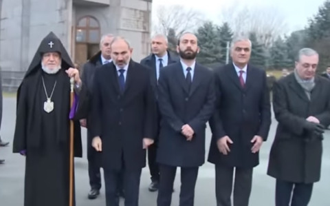 Բարձրաստիճան պաշտոնյաներն այցելել են «Եռաբլուր»