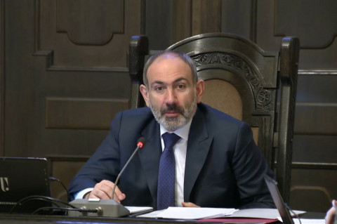 Փակ սենյակում նստելով՝ կուլտուրա չենք փոխի. Փաշինյանը չհամաձայնվեց Արսեն Թորոսյանի հետ