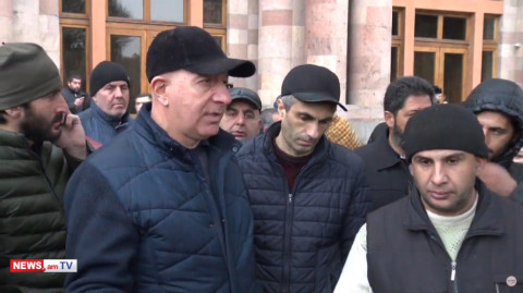 «Խուժանավարի գրանցումը ո՞րն ա». ավտոներկրողների բողոքի ակցիան՝ Կառավարության դիմաց