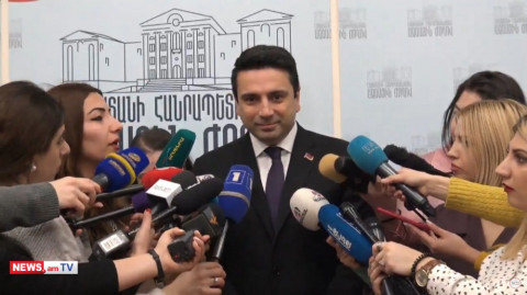 Ավելի հանդարտ, պարոն Մարուքյան, Հրայր Թովմասյանը առանց ձեռքերը թափահարելու էլ է ձեզ լսում. Սիմոնյան