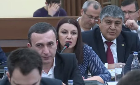 Չեխովի դպրոցի տնօրենն աշակերտներից պահանջել է զուգարանի թուղթ. ահազանգում է ավագանու անդամը