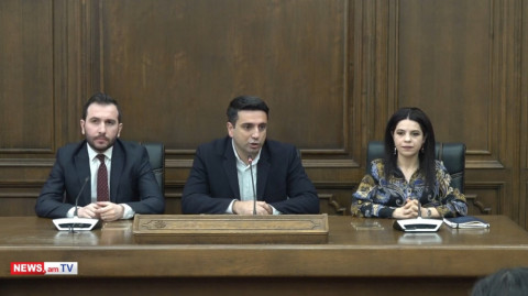 Ալեն Սիմոնյանը հորդորում է չհամեմատել Հրայր Թովմասյանին, Արթուր Դավթյանին ու Մուկուչյանին