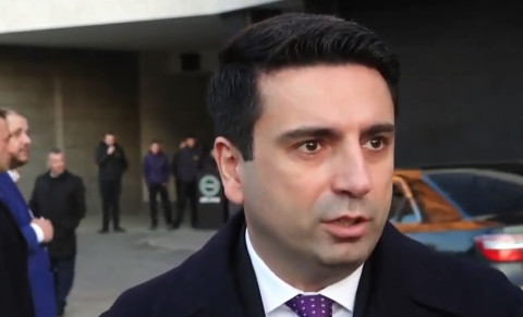 Երբ որ դատավորի հետ խոսում ես, պետք է ոտքի կանգնես. Ալեն Սիմոնյանը՝ Սերժ Սարգսյանի մասին