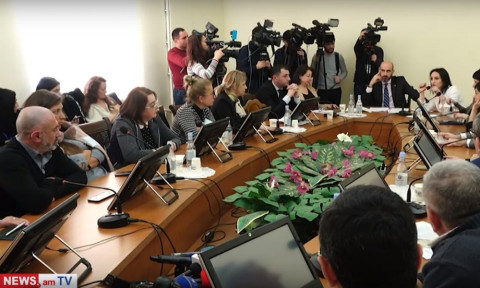 «Ինձ մոտ չի կպնում իրար». Լուսինե Բադալյանը` նախարարության աշխատակցին
