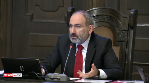 Մարդը վճարում ա անում բանկում, 4 հոգի էս կողմից ա նայում, 5-ը՝ մյուս. Փաշինյանը՝ Ջավադյանին