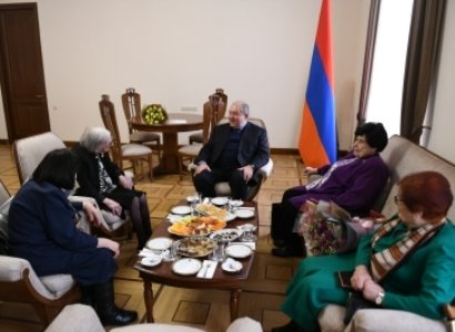 Գեղեցկությունը գրավիչ լինելու հատկություն է. Արմեն Սարգսյանը հյուրընկալել է վաստակաշատ հայուհիների