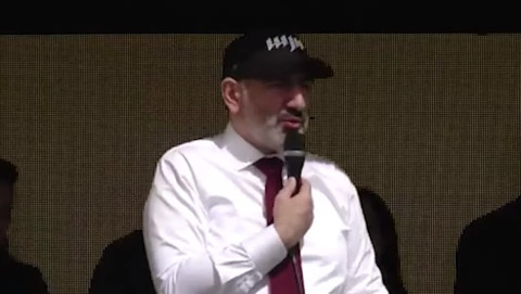Ես բոլոր Մեխակների հետ էդ կռիվն ունեմ, մեր խեղճությունը պիտի ոտերի տակ տանք. Փաշինյան