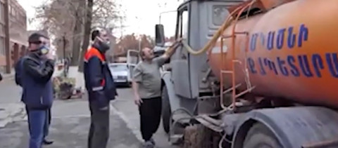 Ինչպես են Էջմիածնում «պայքարում» կորոնավիրուսի դեմ