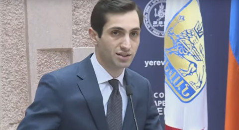 Հոգաչափ շնորհակալ ենք ձեզ, ուռա՜, սա մեր հեղափոխական քաղաքապետն է. Խաժակյանը հեգնեց