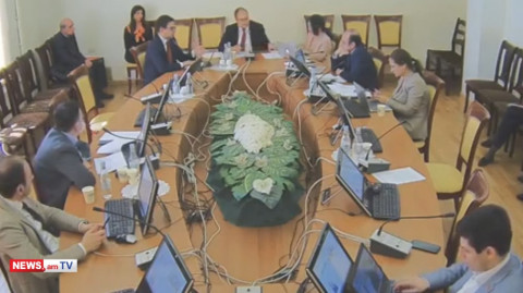 Պարապ եք, պարո՛ն Գրիգորյան, փաստորեն, լուրջ գործով զբաղվեք․ Տարոն Սիմոնյանը կատակեց