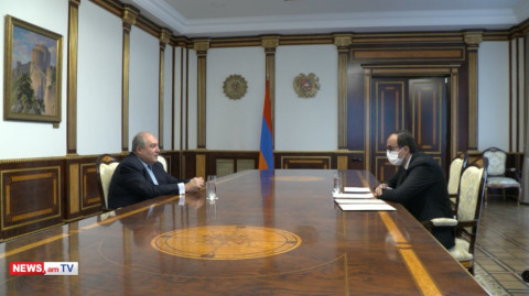 Արսեն Թորոսյանը դիմակով է գնացել Արմեն Սարգսյանի հետ հանդիպմանը