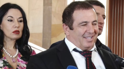 Ծառուկյանը բորբոքվեց արտակարգ դրության ժամանակ իր բիզնեսների աշխատելու մասին հարցերից