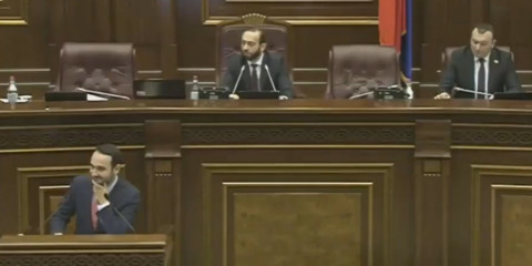 Դահլիճում խնդրում ենք լռություն. պատգամավորները խոսում են փոխնախարարի ելույթի ժամանակ