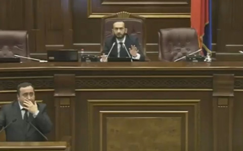Վերջին անգամ եմ ասում, սկսելու եմ անվանական նկատողություն անել. Արարատ Միրզոյանը բարկացավ