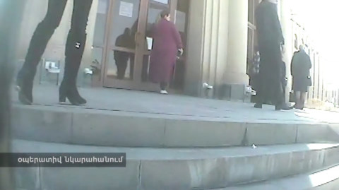 Ոստիկանները պահանջած փողը վերցնելու պահին բռնել են Գյումրու համայնքապետարանի աշխատակցին