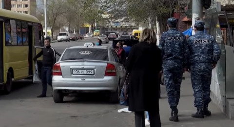 Զբոսնում են, հավաքվում բակերում․ արտակարգ դրությունը Երեւանում քիչ բան է փոխել
