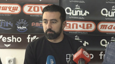 Վիտալի Բալասանյանը միակն է, որ չի պաչել Նիկոլի խաչը. Կոնստանտին Տեր-Նակալյան