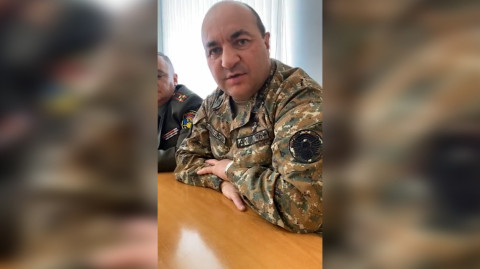 Խաղաղապահ ուժերի բրիգադի հրամանատարն ուղիղ եթերում զրուցում է զինծառայողների հետ