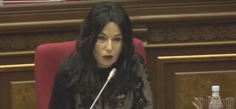 Հիմա մարդիկ կիմանան` սմարթֆոններ եք նվեր տալու. Նաիրա Զոհրաբյանը` նախարարին
