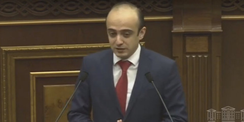 Այստեղ օգտագործվող գործիքակազմը խիստ անհամաչափ է. Տարոն Սիմոնյան