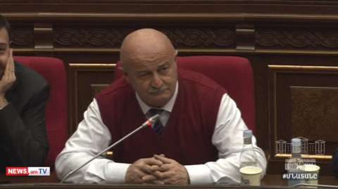 «Լսո՞ւմ եք», «Չէ, չի լսվում». պատգամավորները չկարողացան զսպել ծիծաղը