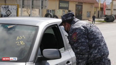 Գնում են մոլ՝ առեւտուր անելու. ինչո՞ւ են ոստիկանները մարդկանց տուն ուղարկում Երեւանի մուտքից