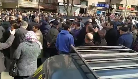 «Արայիկ Հարությունյա՛ն, սա քո վրա թանկ է նստելու». քաշքշոց եւ լարված իրավիճակ Արցախում